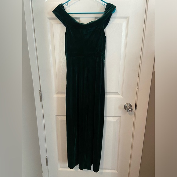 Off the shoulder dark green velvet dress - Picture 3 of 3